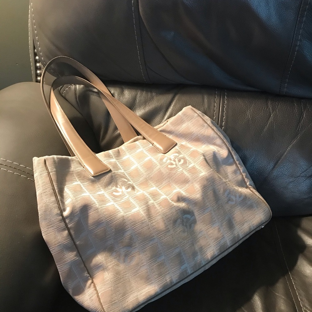 Chanel tote - Picture 2 of 9